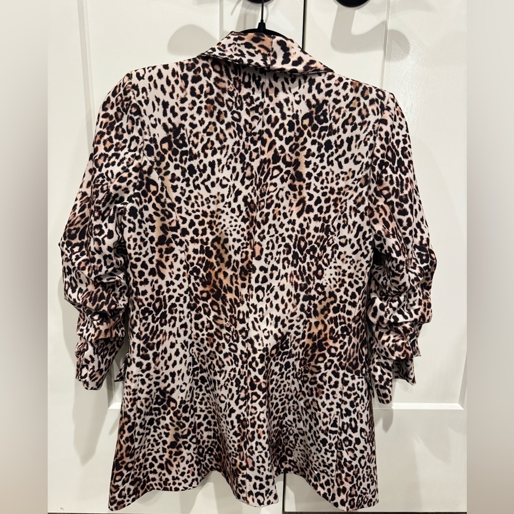 Revolve Venti6 Leopard Print Women's Blazer with Scrunch Sleeves - Picture 2 of 3